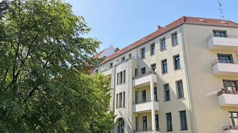 Altbauwohnung mit Duschbad - tolle Lage, Eugen-Schönhaar-Straße!